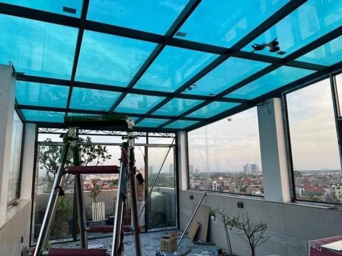 Lắp đặt mái poly cho sân thượng